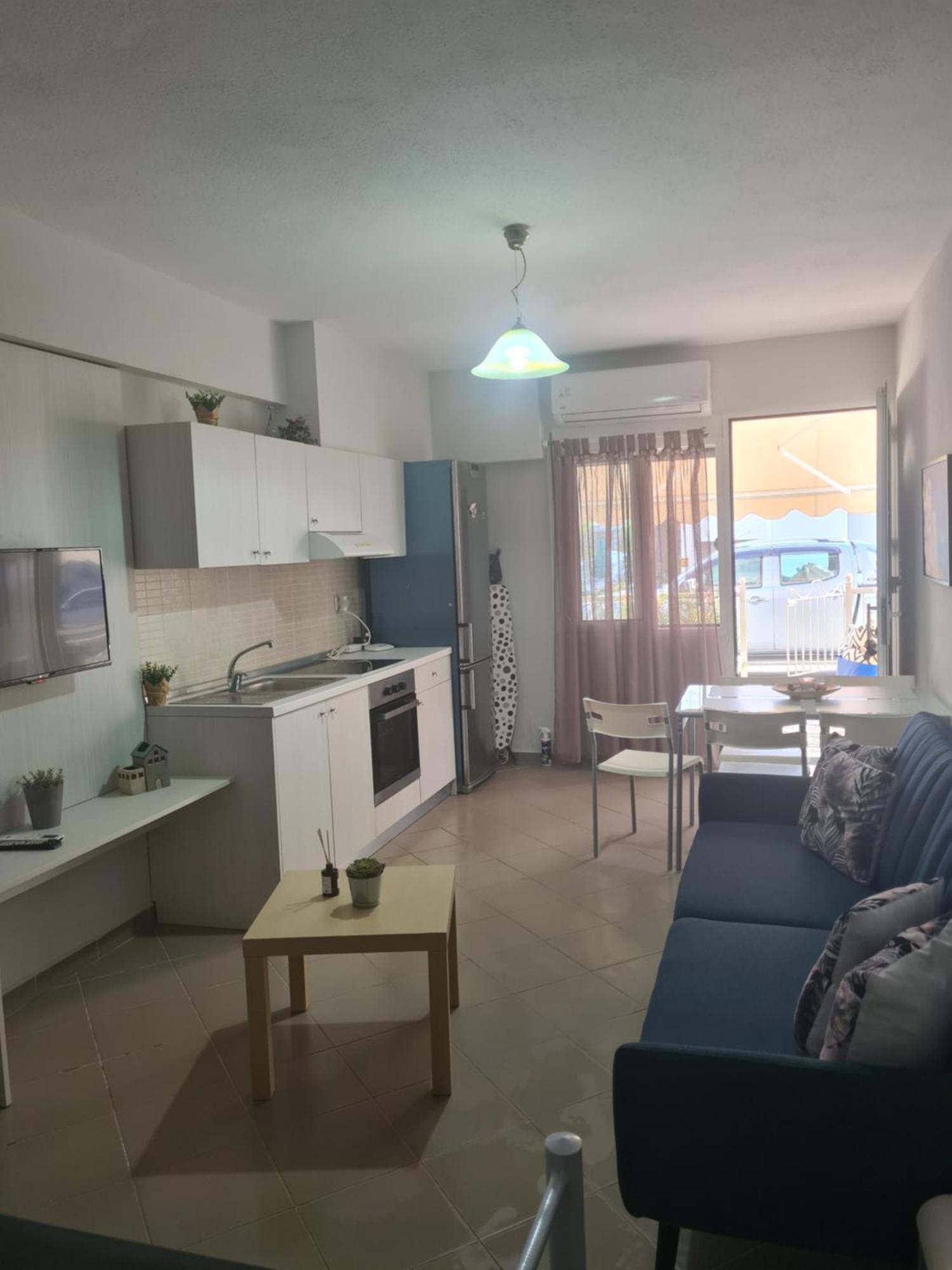 Makis Apartments Touzla Ofrinion Ngoại thất bức ảnh