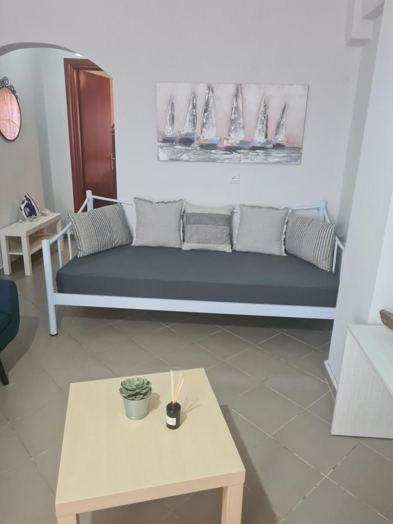 Makis Apartments Touzla Ofrinion Ngoại thất bức ảnh